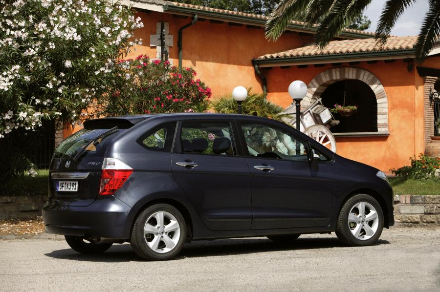  Honda FR-V 2004 года  (фото 20 из 30)